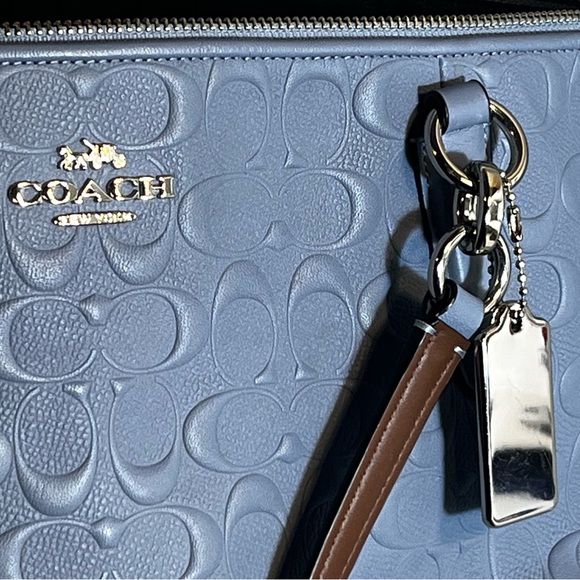 Coach -Light- Cornflower Blus - large bal. - Picture 2 of 4